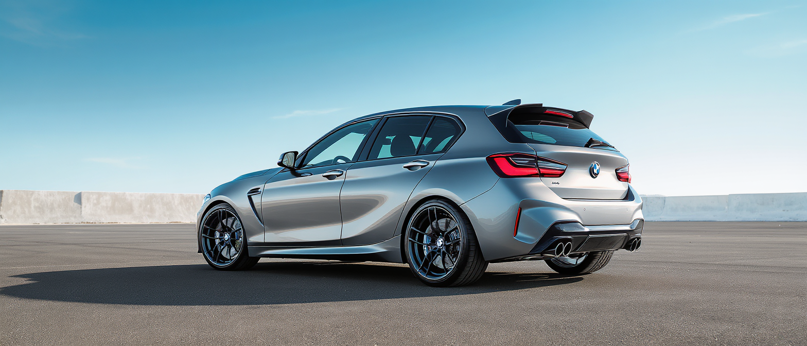 découvrez notre analyse de la bmw m135i : une compacte sportive qui séduit aussi en tant que citadine premium. performances, design, confort et équipements, tout ce qu’il faut savoir avant de faire votre choix.