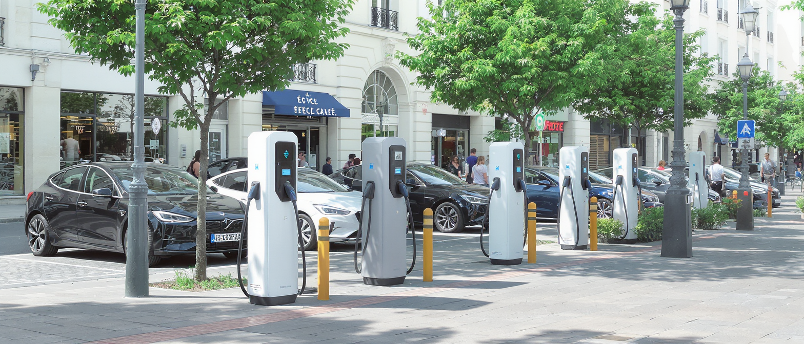 découvrez comment fonctionnent les bornes de recharge publiques en 2025 : modalités d’accès, paiement, compatibilité des véhicules et innovations pour une recharge électrique plus simple et rapide.