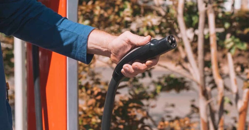 découvrez l'avenir de la mobilité avec l'électromobilité. explorez les avantages des véhicules électriques