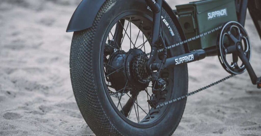 découvrez notre gamme de voitures de sport électriques alliant performances exceptionnelles