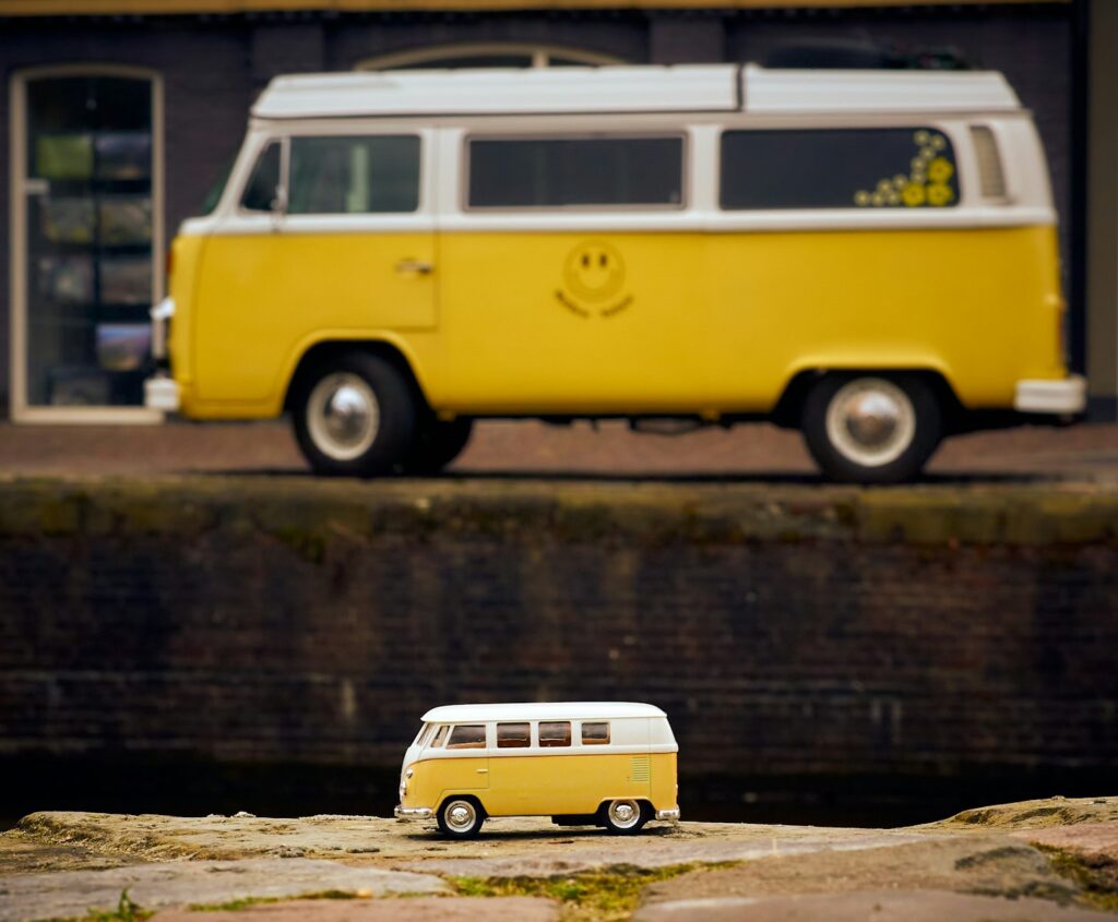 yellow and white volkswagen t-2 van scale model