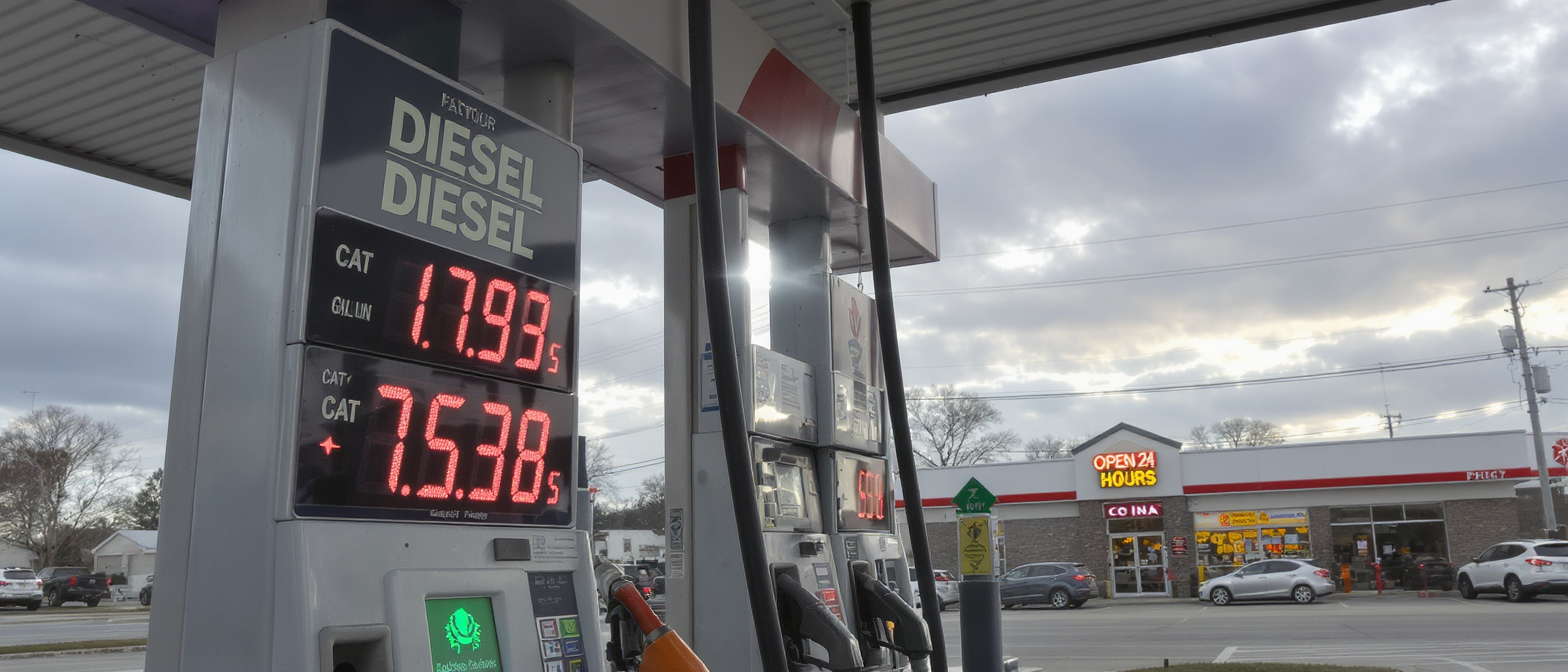 découvrez pourquoi le prix du diesel atteint un niveau record depuis mars, impactant le coût du carburant et les consommateurs.