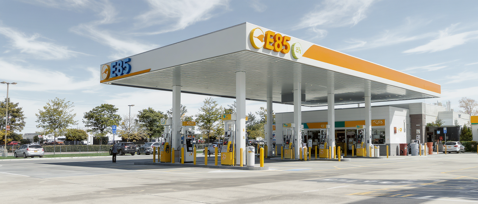 découvrez les stations e85 en france, où ce carburant économique et écologique séduit par son prix jusqu'à 1€ inférieur à l'essence traditionnelle. roulez malin tout en protégeant la planète.