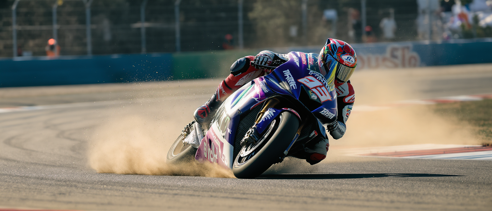 revivez les essais motogp à buriram avec johann zarco en tête grâce à un chrono impressionnant, les difficultés rencontrées par fabio quartararo et le classement complet du samedi.