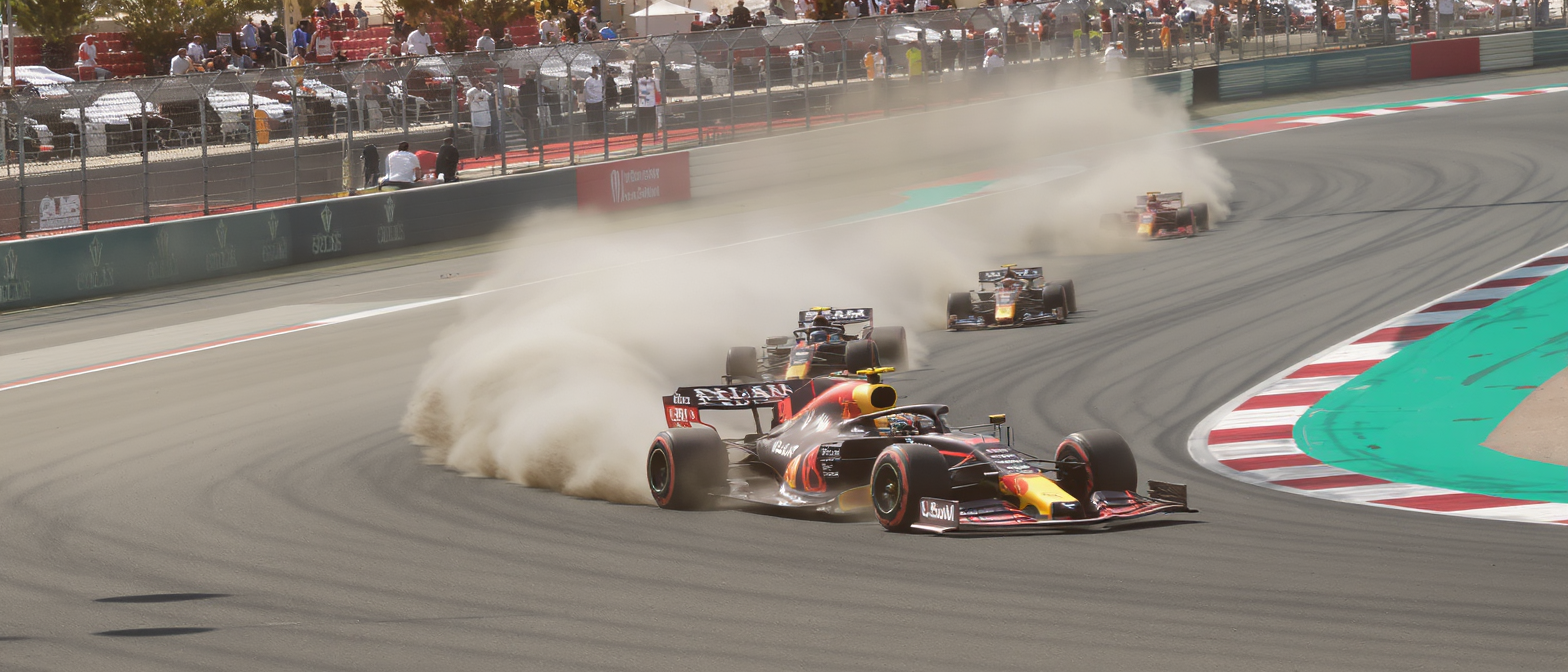 suivez tous les essais pré-saison f1 2026 à bahreïn avec les horaires détaillés et les chaînes tv françaises pour ne rien manquer de l'action en direct.
