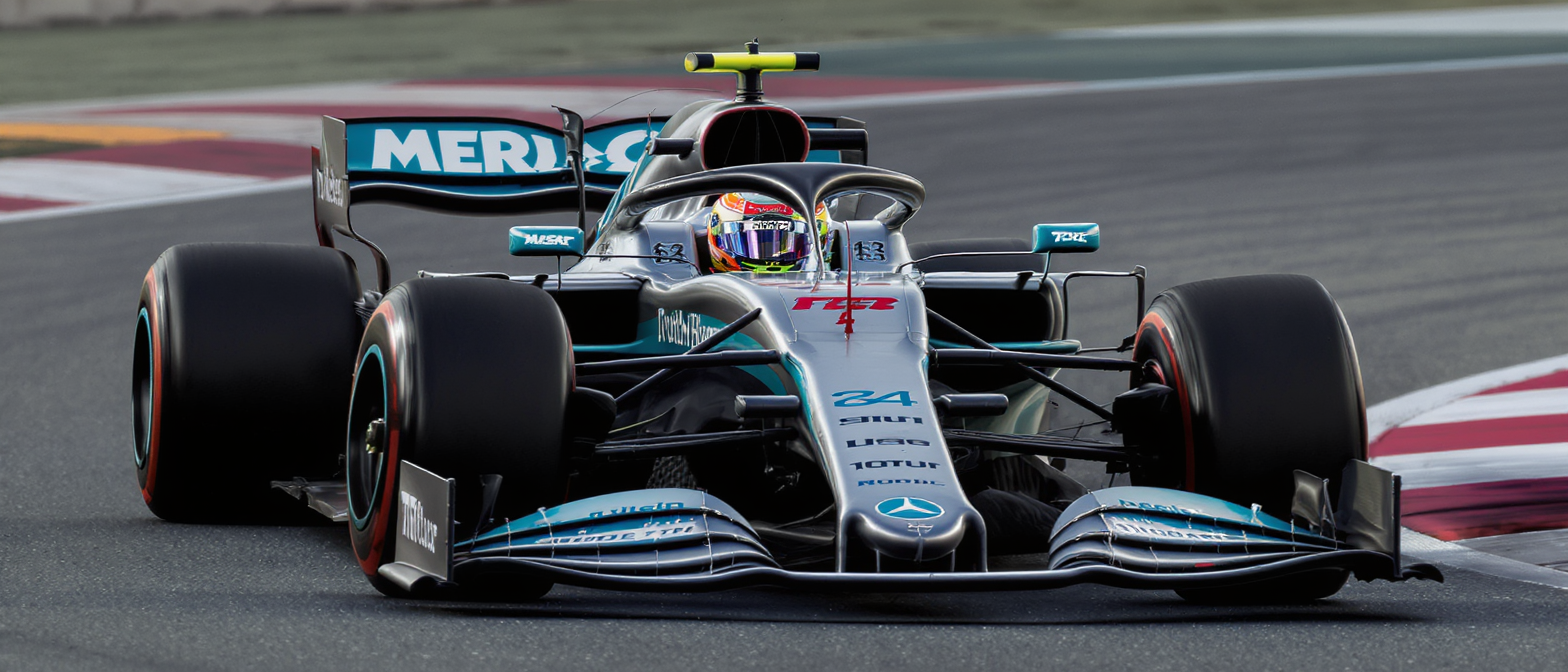 f1 2026 : revivez les essais du mercredi avec george russell en tête et la performance remarquable d'isack hadjar. tous les temps forts et analyses.