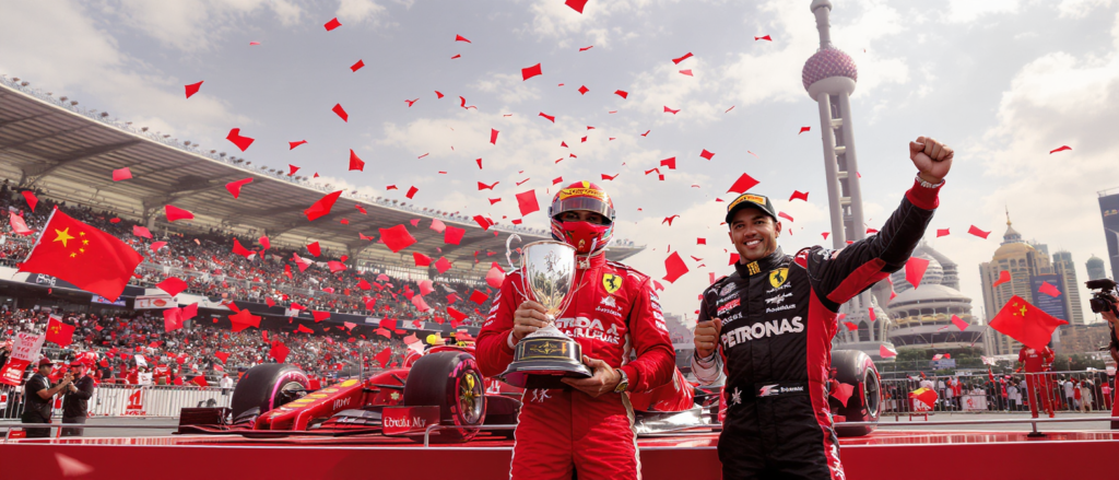 revivez le gp de chine de f1 où lewis hamilton obtient son premier podium avec ferrari, pierre gasly impressionne, et consultez le classement final complet de la course.