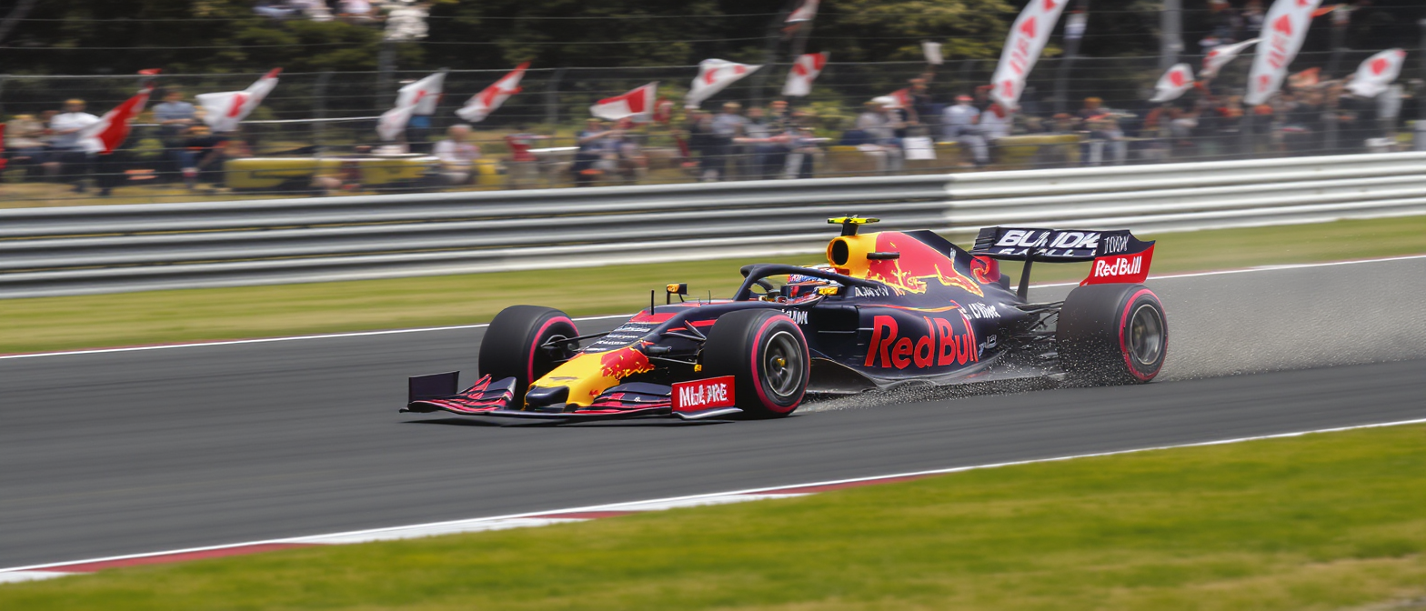 découvrez la réaction de max verstappen après sa défaite au grand prix du japon de f1, où il reconnaît que ces positions ne correspondent pas aux ambitions de son équipe.