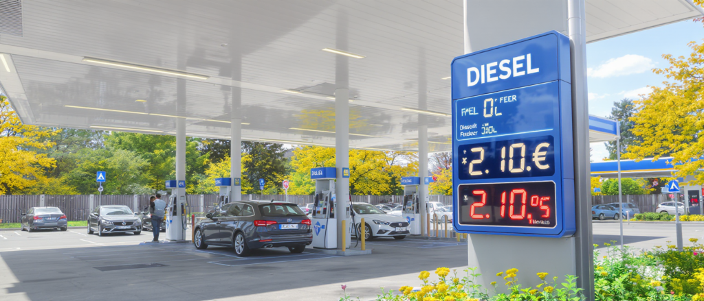 Diesel à seulement 2,10€/L ce mardi 14 avril : découvrez les stations où le prix descend en dessous de la moyenne nationale à 2,30€/L diesel à prix réduit ce mardi 14 avril : trouvez les stations où le litre est à seulement 2,10€, bien en dessous de la moyenne nationale à 2,30€.
