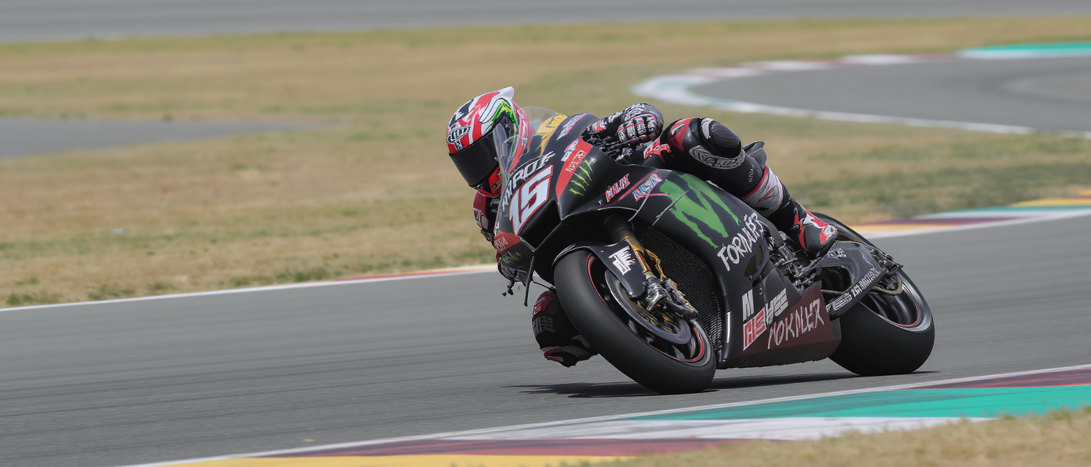 lors du gp d’espagne de motogp, fabio quartararo termine 17e aux essais mais reste concentré et déterminé à progresser pour la course.