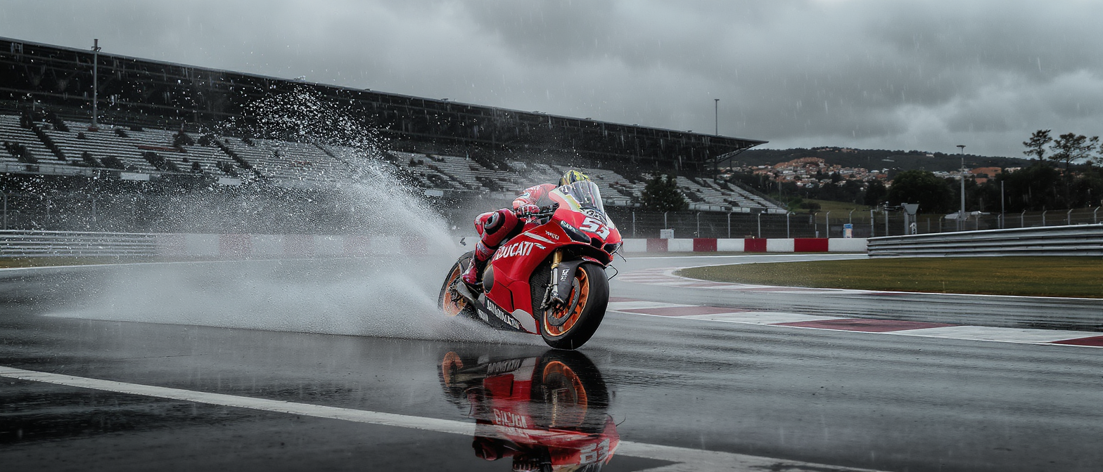 découvrez l'interview exclusive de marc marquez après le gp d’espagne de motogp, où il revient sur son moment de chance en sprint et explique pourquoi sa chute est arrivée au parfait instant.