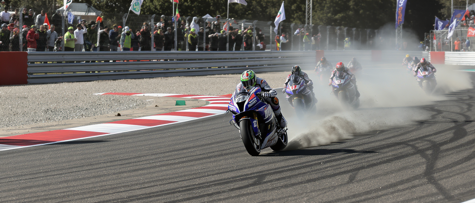 découvrez les résultats complets des heures motos 2026 avec la nouvelle victoire consécutive de la yamaha n°1 au mans, une performance exceptionnelle sur le mythique circuit.