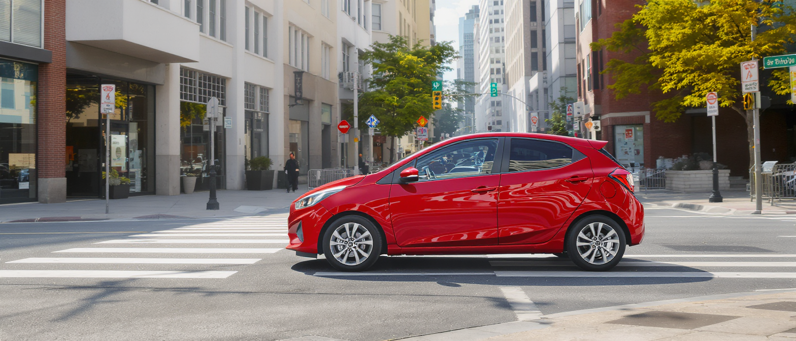 découvrez la nouvelle lancia ypsilon équipée d'un moteur turbo 100, une citadine performante et élégante disponible dès 21 800 €.