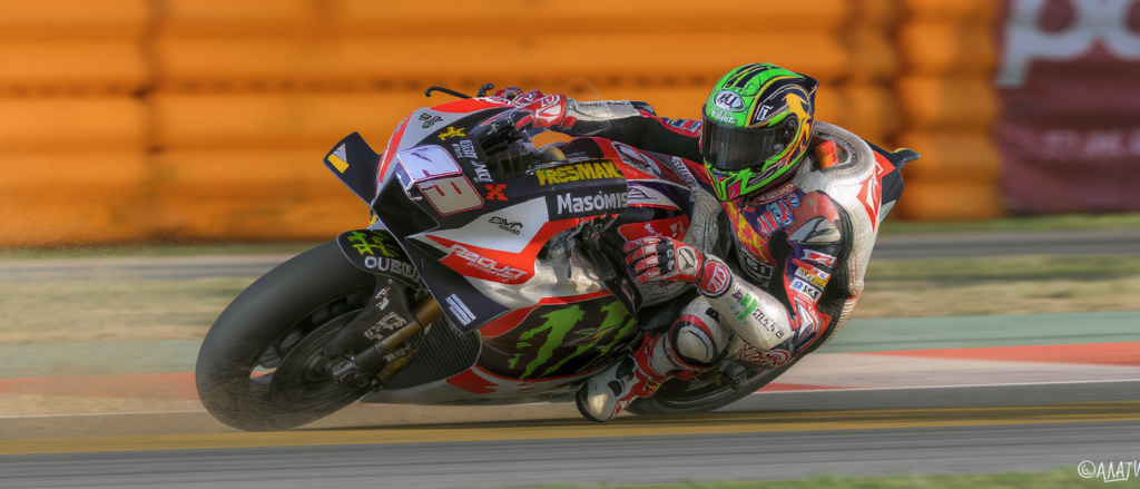 découvrez le défi de johann zarco au grand prix du mans en motogp, où pour le pilote français, le vrai enjeu est de remonter en selle et performer sur sa moto.