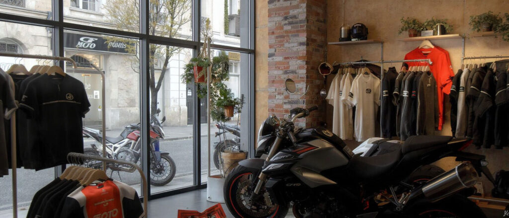 Découvrez où acheter des vêtements CF Moto en France, avec les meilleures adresses, boutiques et sites en ligne pour trouver des articles de qualité adaptés à votre style et vos besoins.
