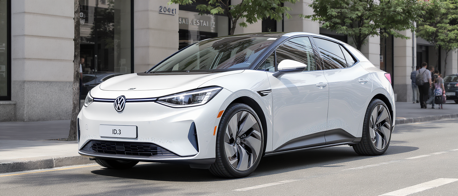 découvrez le volkswagen id.3 neo, désormais disponible à la commande en france avec une autonomie améliorée. profitez de cette offre à partir de 34 990 € pour une voiture électrique innovante et performante.