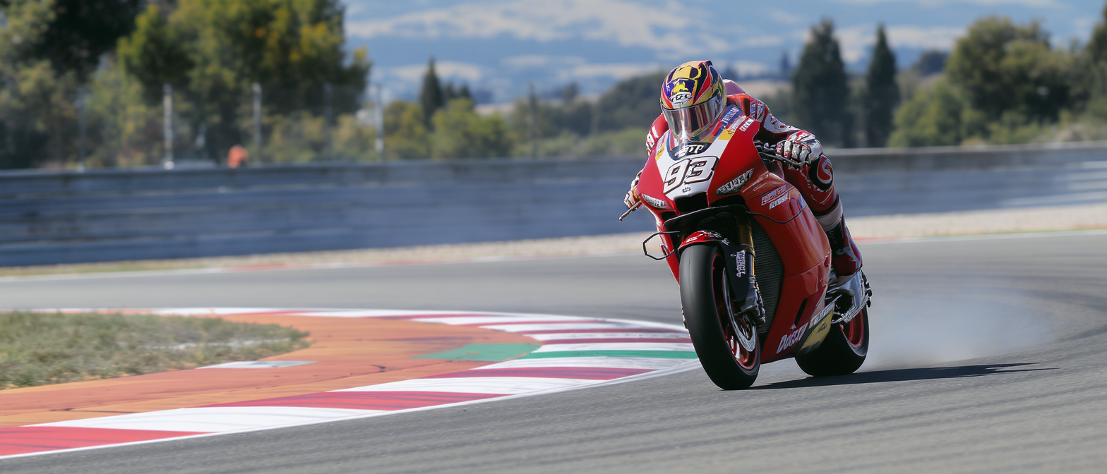 découvrez pourquoi marc marquez fait preuve de prudence avant son retour au guidon de la ducati lors du gp d’italie motogp 2026, entre espoirs et précautions.