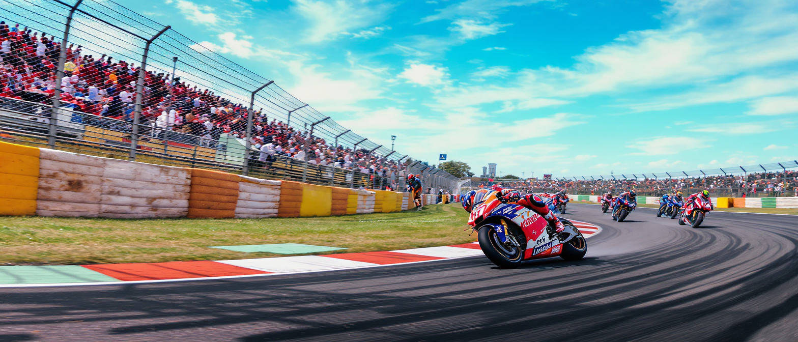 suivez le gp de france motogp avec l'absence continue de maverick viñales et le retour de jonas folger au guidon de la moto tech3.