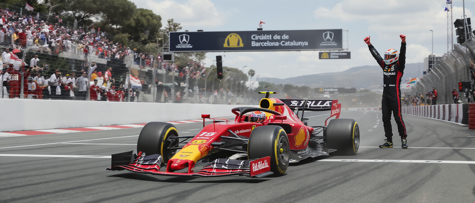 revivez le gp de barcelone de f1 où hamilton l'emporte grâce à une stratégie vsc brillante, découvrez le classement final complet et la déception d'antonelli.