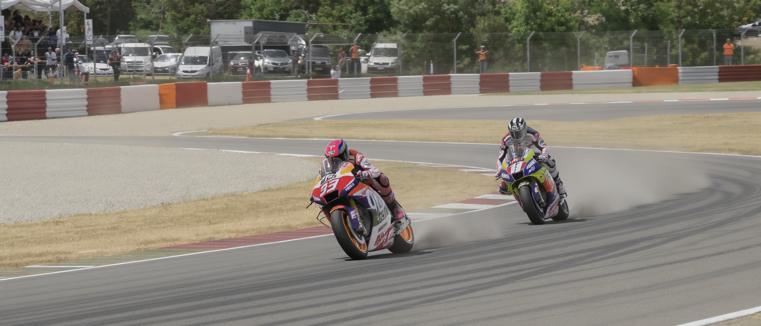 revivez le grand prix de république tchèque motogp où ai ogura a cédé face à la performance remarquable et la maîtrise exceptionnelle de marc marquez.