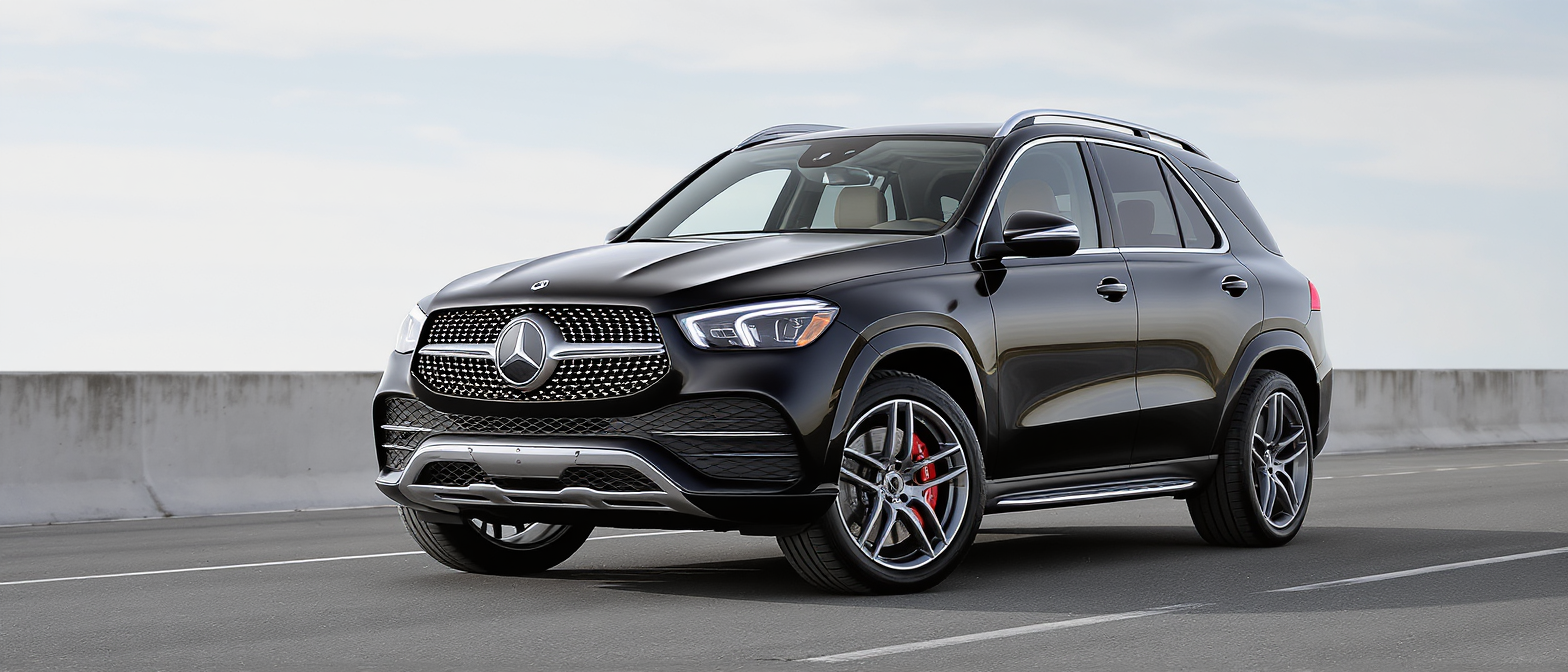 découvrez le mercedes gle restylé avec son nouveau design élégant, disponible à partir de 94 501 €. un prix élevé mais justifié par les innovations et la qualité de ce suv de luxe.