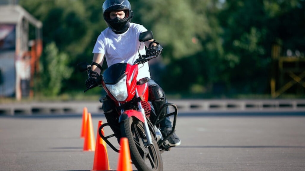 Permis moto A en Belgique : comprendre la formation pratique et l’examen plateau