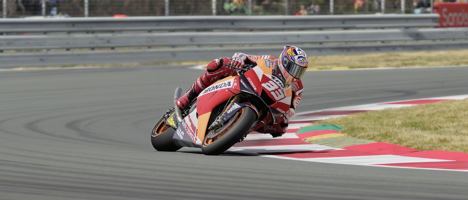 découvrez les résultats des essais du gp d'allemagne motogp, avec l'absence notable de fabio quartararo en q2 et la performance impressionnante de marc marquez qui dompte la piste.