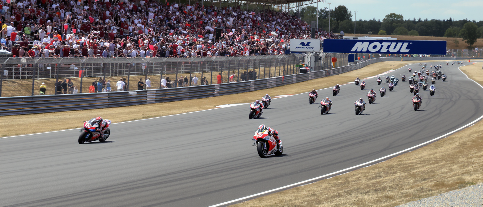 découvrez tout sur le grand prix d’allemagne motogp : programme complet, chaînes tv, horaires et les enjeux pour fabio quartararo lors d’un week-end prometteur mais difficile.