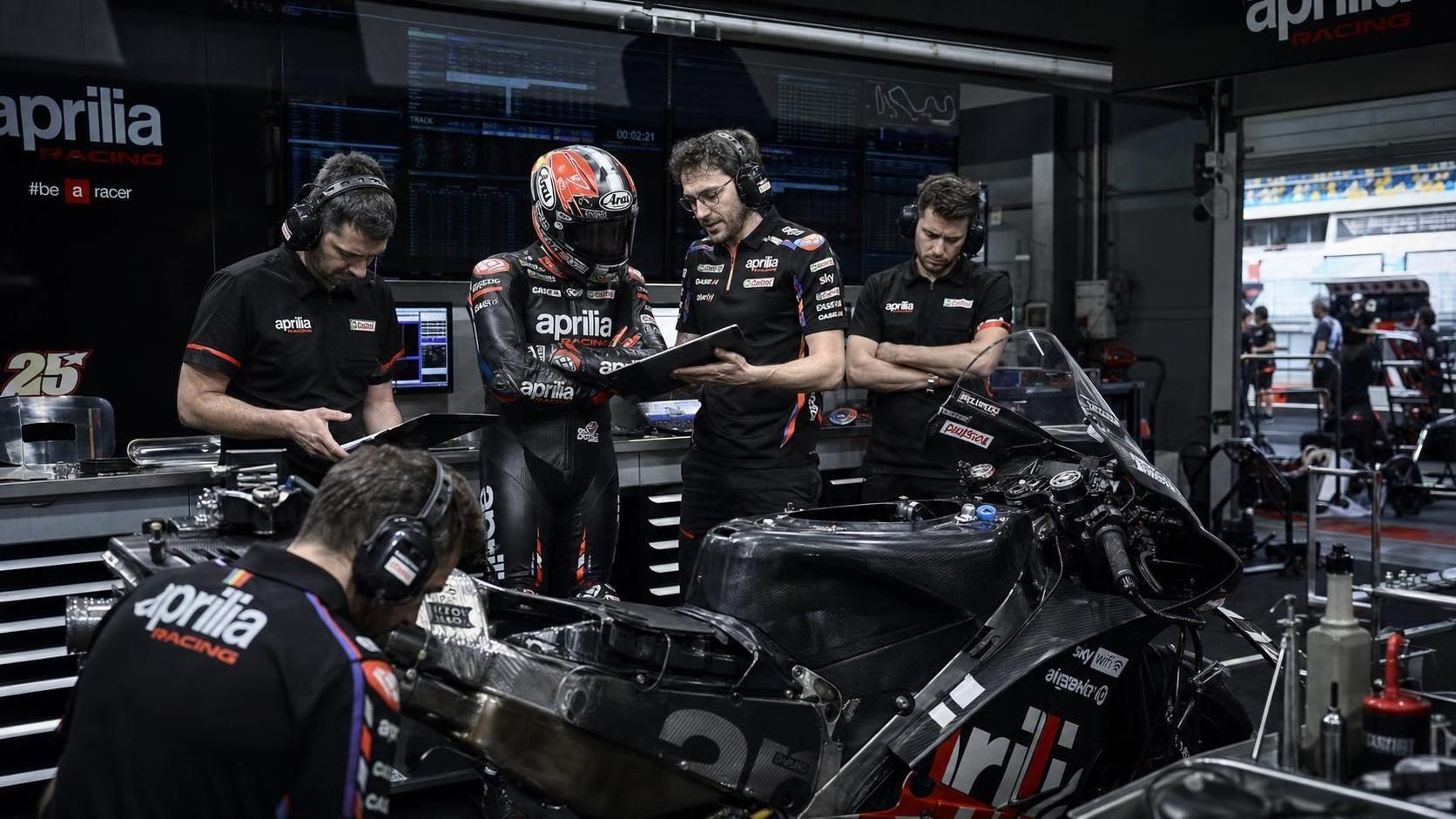 Découvrez MotoGP™25, la nouvelle simulation de course disponible sur PS5. Vivez l'excitation des circuits, pilotez les dernières motos et vivez une expérience immersive inédite.
