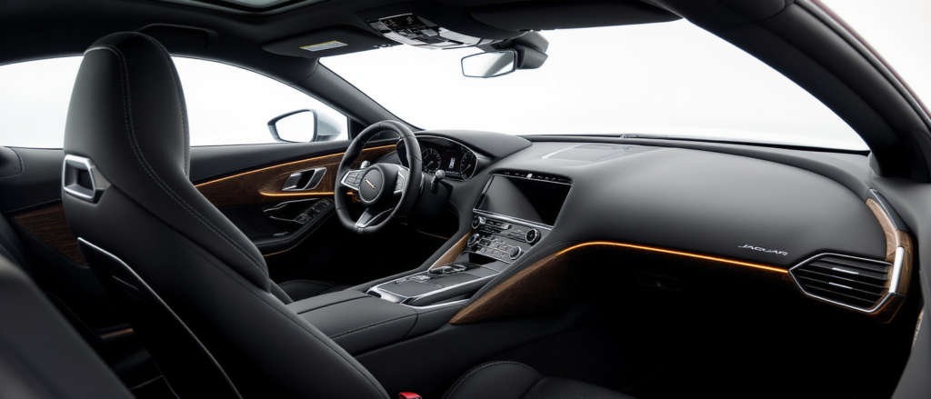 découvrez en exclusivité l'intérieur de la jaguar type 01 ainsi que la date officielle de sa révélation. plongez dans l'univers innovant de ce modèle exceptionnel.