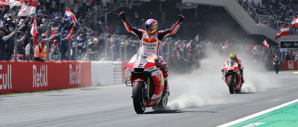 GP d’Autriche de MotoGP – Résultats du Sprint : Jorge Martin éblouit, Johann Zarco marque 3 points, Fabio Quartararo sans récompense découvrez les résultats du sprint du gp d'autriche de motogp : jorge martin brille, johann zarco ajoute 3 points à son classement, tandis que fabio quartararo reste sans récompense.