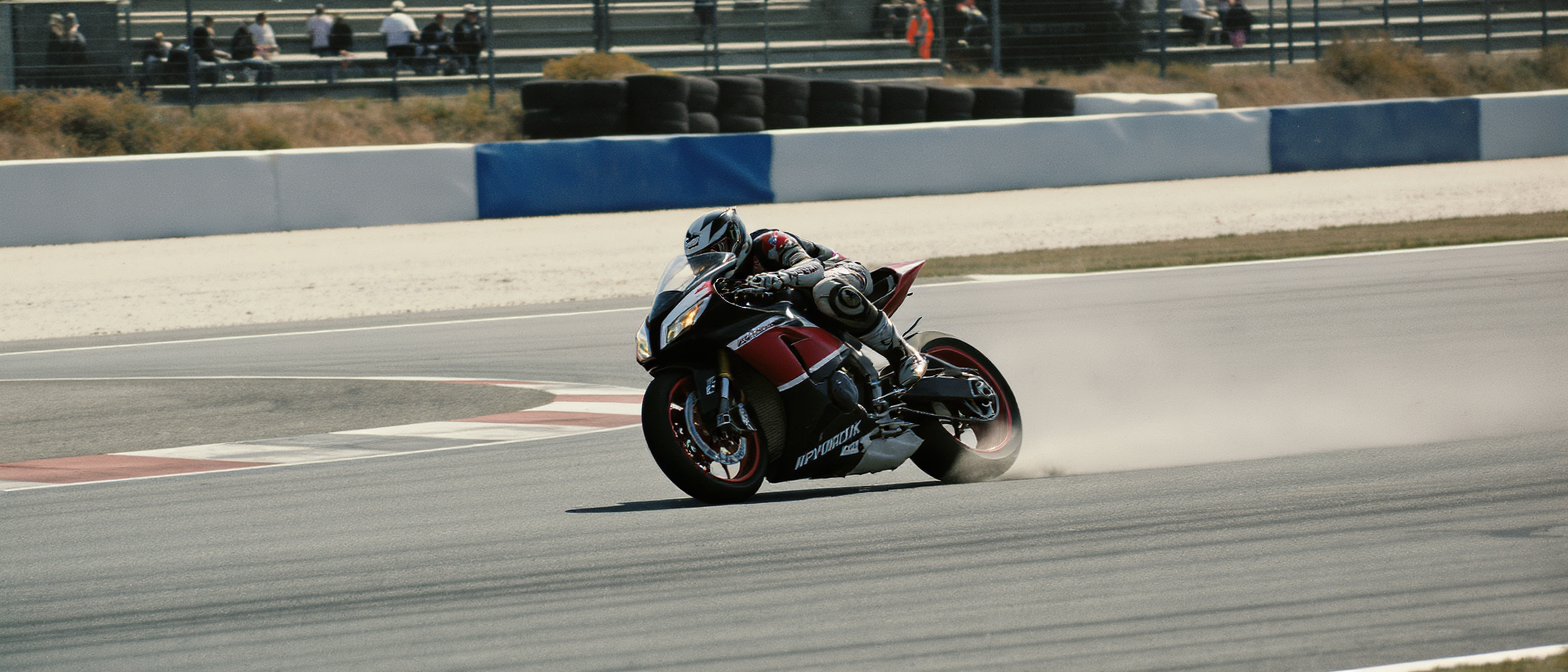 découvrez l'entretien exclusif de miguel oliveira, ancien pilote motogp, qui partage son rêve de victoire en superbike à magny-cours, une étape emblématique du championnat.