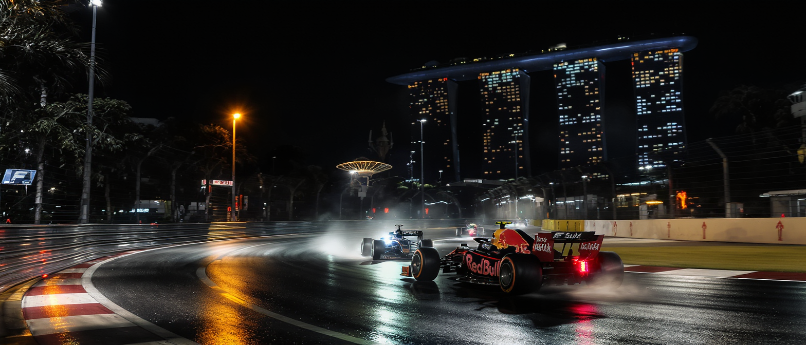 au gp de singapour, isack hadjar passe à côté de sa qualification sprint, tandis que max verstappen frappe fort et s’offre une place de choix sur la grille.
