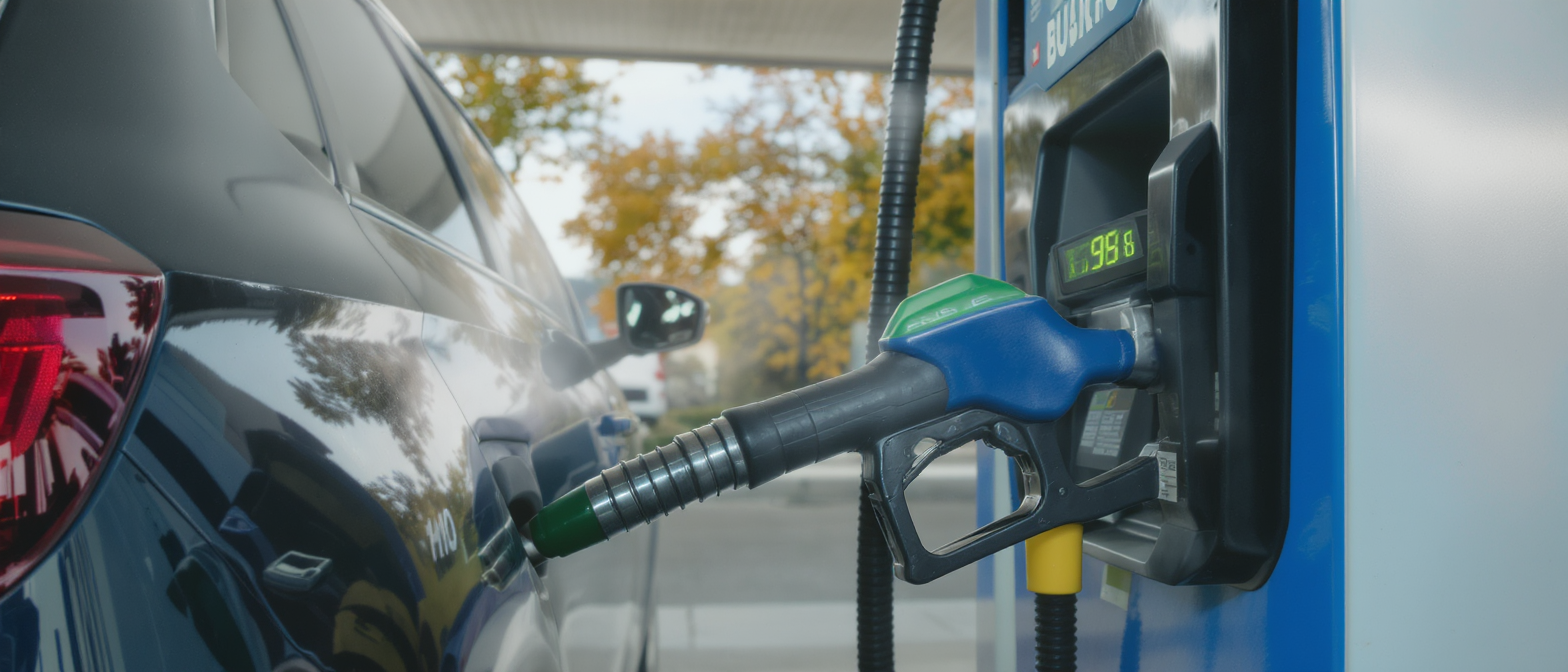 ce vendredi 16 octobre, le sp95-e10 est affiché dès 1,98 €/l. repérez les stations les moins chères et économisez jusqu’à 17 centimes par litre.