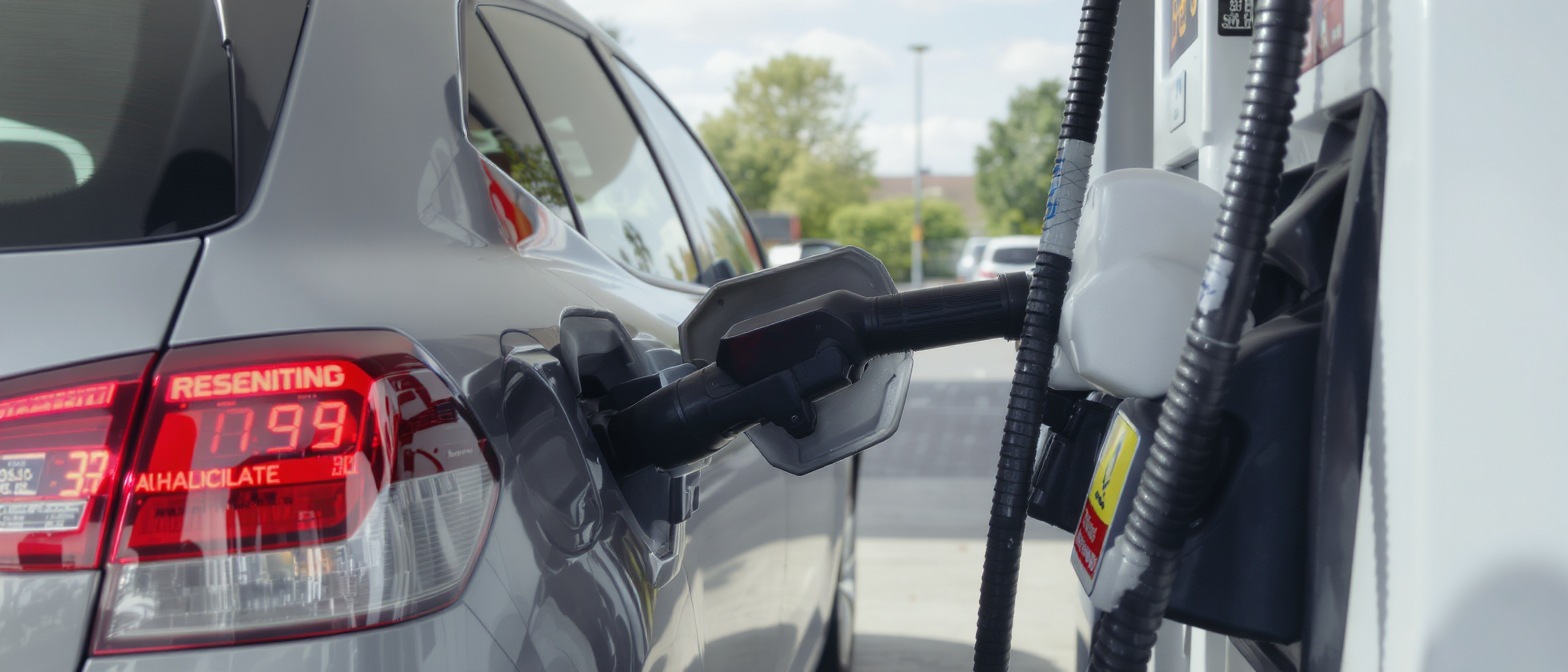 ce jeudi 8 octobre, le sp95-e10 est affiché dès 1,99 €/l chez totalenergies et total access, soit 14 centimes de moins que le prix moyen.